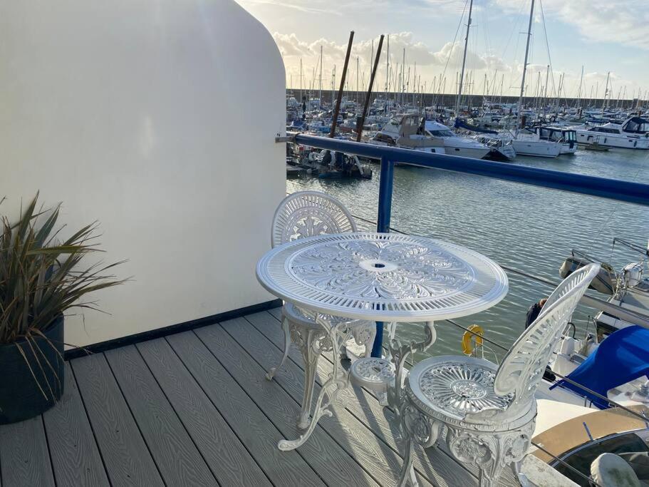 Seascape - Floating Home At Brighton Marina With Free Parking Eksteriør bilde