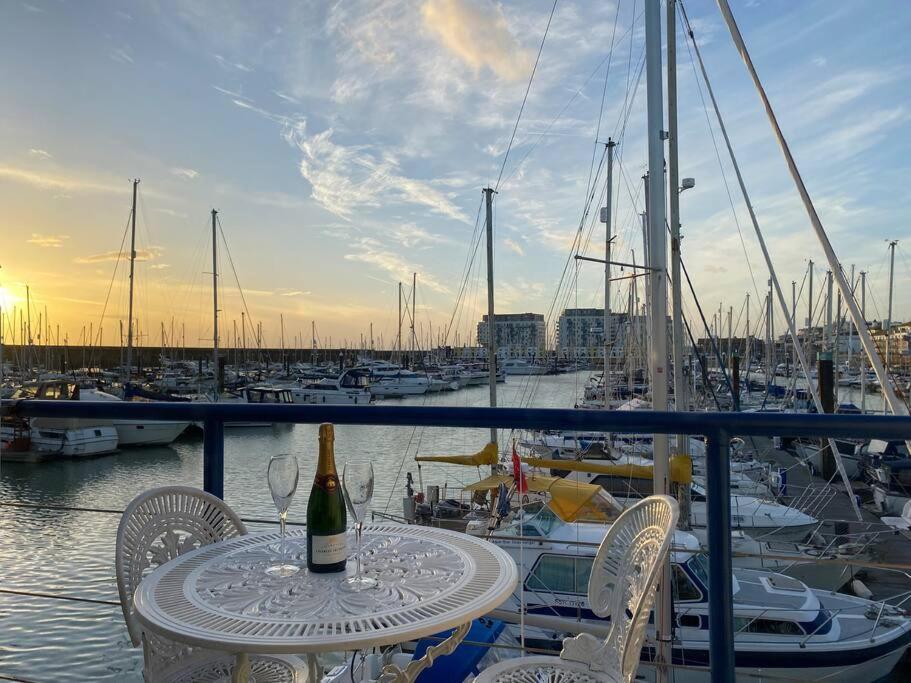 Seascape - Floating Home At Brighton Marina With Free Parking Eksteriør bilde