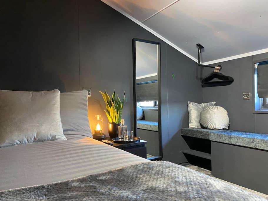 Seascape - Floating Home At Brighton Marina With Free Parking Eksteriør bilde