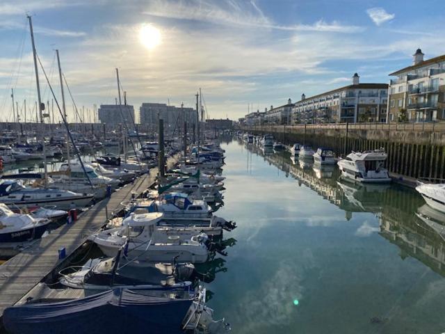 Seascape - Floating Home At Brighton Marina With Free Parking Eksteriør bilde