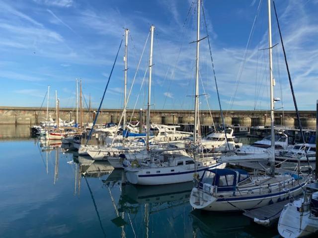 Seascape - Floating Home At Brighton Marina With Free Parking Eksteriør bilde