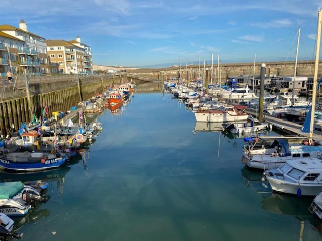 Seascape - Floating Home At Brighton Marina With Free Parking Eksteriør bilde